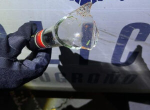 La Policía Local de Logroño detiene a una persona por agredir a otra con una botella en el en una pelea Botella