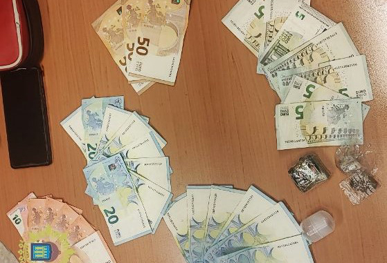 La Policía Local de Logroño detiene a cuatro personas por el robo de un vehículo y tráfico de drogas 1 Dinero y droga incautados