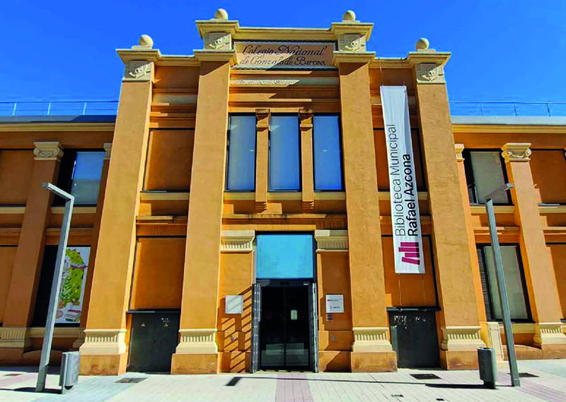 La Biblioteca Rafael Azcona acoge la exposición 'Michael Ende. Vida y obra en textos e imágenes' 1 Fachada Azcona1 01