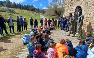 Alumnos de las Trece Villas celebran su tradicional “Día del Árbol” con una plantación en el entorno de la Venta de Piqueras 494415